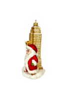 Picture of Santa Claus next to the Empire State Building, 2011